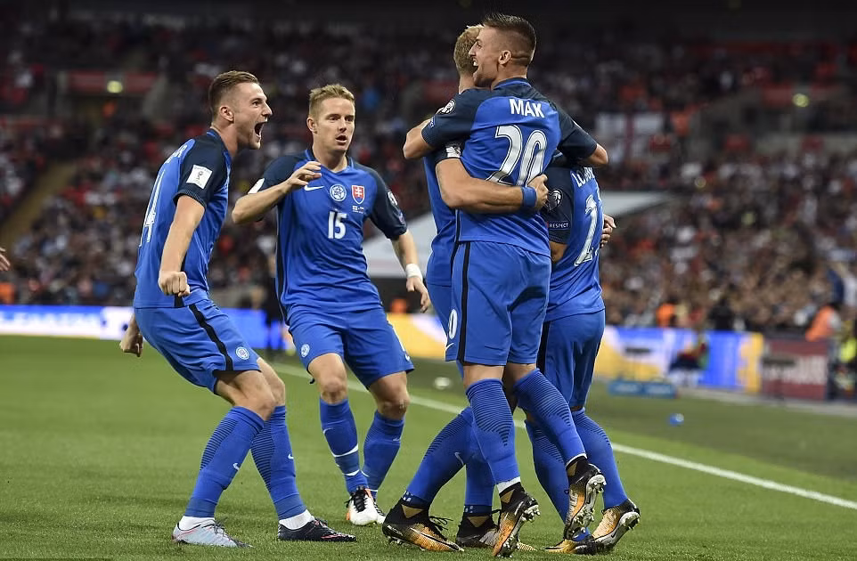 ‘Sư tử’ Anh ngược dòng trước Slovakia, ‘xe tăng’ Đức nghiền nát Na Uy ảnh 1