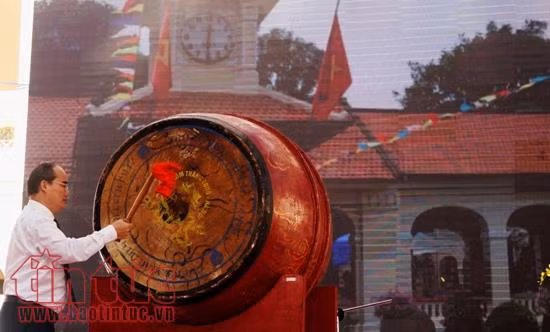  Nguyên Chủ tịch nước về tham dự lễ kỷ niệm 90 năm thành lập trường và khai giảng năm học mới ảnh 1
