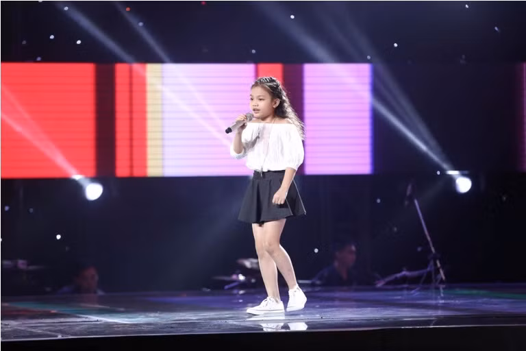 Tập 4 The Voice Kids 2017: Soobin Hoàng Sơn hóa thành 'Hoàng tử kẹo' trước giọng ca tí hon hát 'Radio' ảnh 1