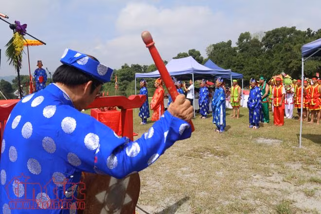 Tái hiện lễ hội bơi chải truyền thống ảnh 2