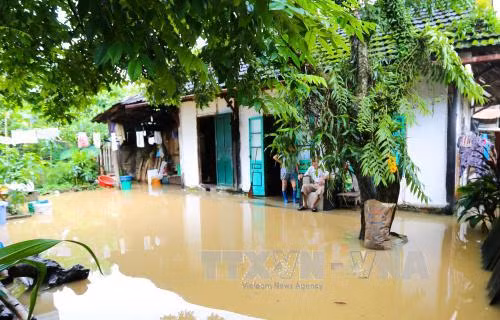 Mưa lớn gây ngập úng một số khu dân cư của thành phố Điện Biên Phủ ảnh 1