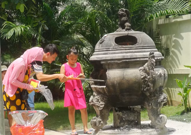 Nguy cơ hỏa hoạn do đốt vàng mã rằm tháng 7 ảnh 12