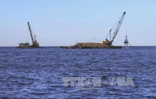 Phát hiện quả ngư lôi tại cửa biển Cửa Việt - Quảng Trị ảnh 1