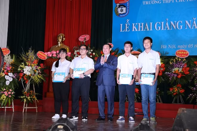 Tưng bừng khai giảng năm học mới ảnh 2