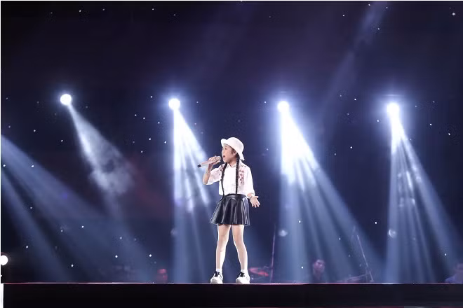 Tập 4 The Voice Kids 2017: 'Siêu mẫu' Ngọc Giàu chọn về team Tràm- Tiên ảnh 1