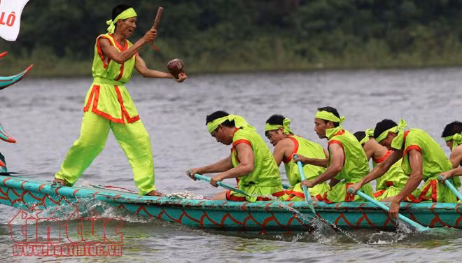 Tái hiện lễ hội bơi chải truyền thống ảnh 7