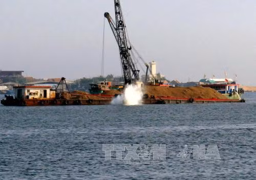 Phú Yên nạo vét thông luồng vào cảng cá Đông Tác ảnh 1