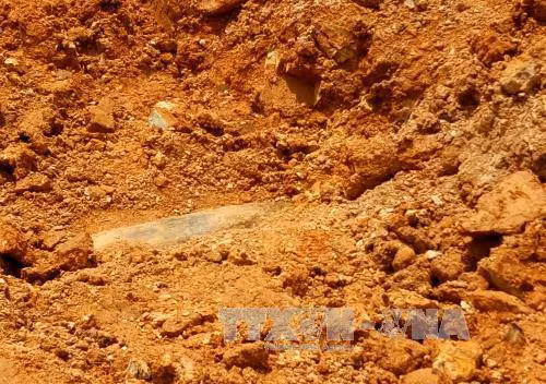 Thi công đường, phát hiện quả bom dài hơn 1m tại Thanh Hóa ảnh 1