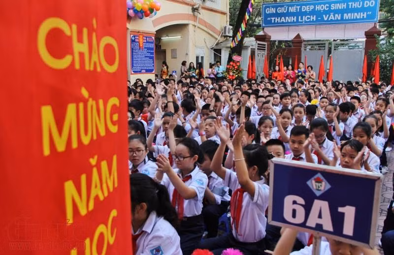 Ấm áp tình thầy trò trong lễ khai giảng của ngôi trường có khoảng sân ‘tí hon’ ảnh 11