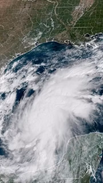 Ảnh vệ tinh của Cơ quan Quản lý Khí quyển và Đại dương Quốc gia Mỹ (NOAA) cho thấy bão nhiệt đới Isaias ngoài khơi bờ biển phía Đông Mexico ngày 7/10/2026. Ảnh: NOAA