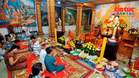 Đồng bào Khmer TP Hồ Chí Minh đón lễ Sene Dolta đầm ấm