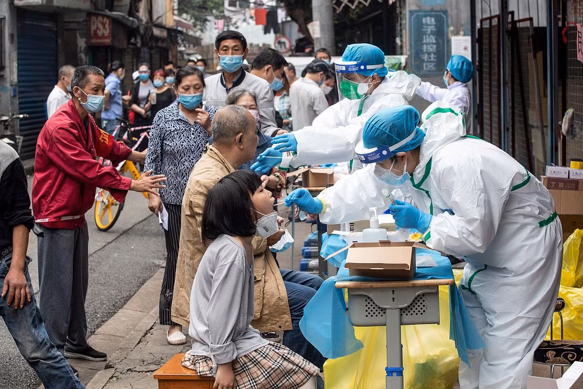 Virus đã từ Vũ Hán lan ra khắp 213 quốc gia và vùng lãnh thổ. Ảnh: THX