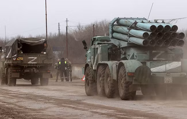 Xe quân sự Nga tại vùng Donbass, Ukraine. Ảnh: TASS