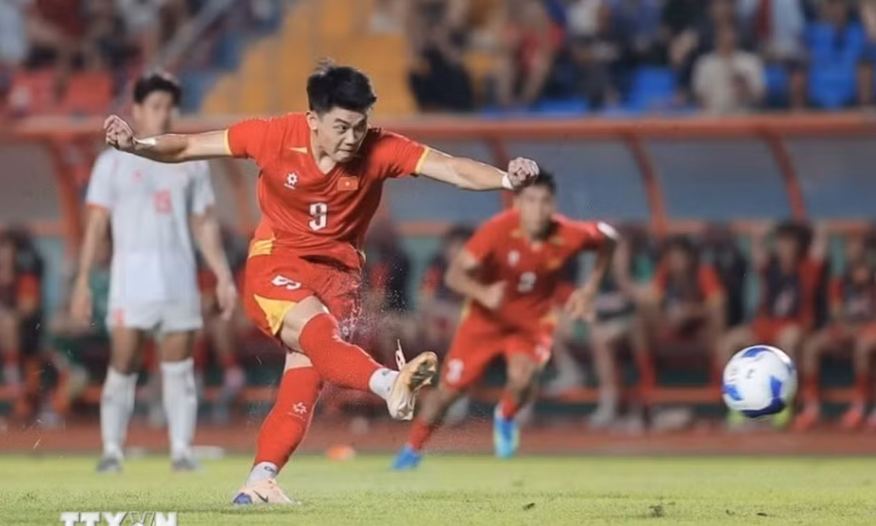 Tuyển Việt Nam: Làm mới hàng công