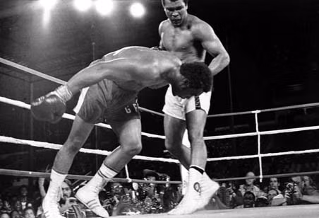 10 cú knock-out khủng khiếp nhất lịch sử quyền Anh ảnh 3