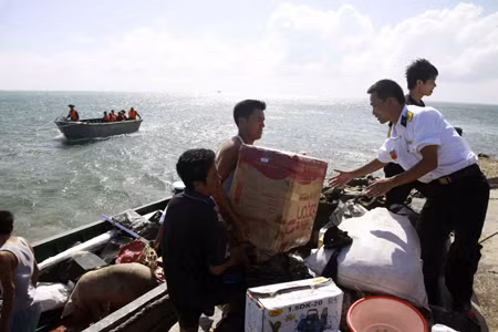 'Chở' mùa xuân ra Trường Sa ảnh 2