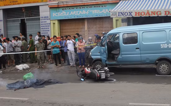Khởi tố vụ mở cửa ô tô gây chết người ảnh 1