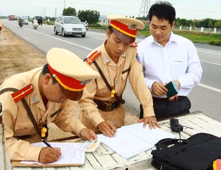 Nâng cao trách nhiệm và ý thức giao thông ảnh 1