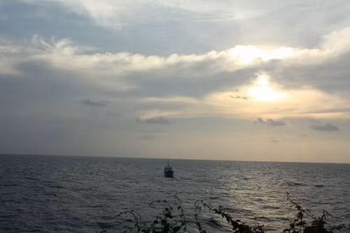 Nhà giàn DK1 bình dị giữa trùng khơi sóng dữ ảnh 1