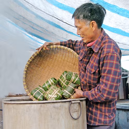 Làng gói bánh chưng vào vụ Tết ảnh 7