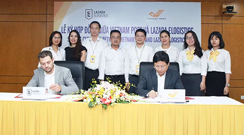 Lazada eLogistics (LEL) Việt Nam kí kết hợp tác cùng VNPost mở rộng phạm vi giao hàng ảnh 1