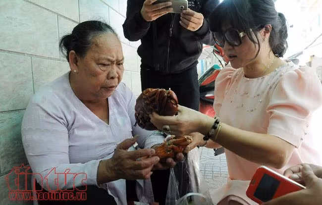 Cua 'dì Ba' giá gần 1 triệu đồng/kg vẫn bán đắt như 'tôm tươi' ảnh 15