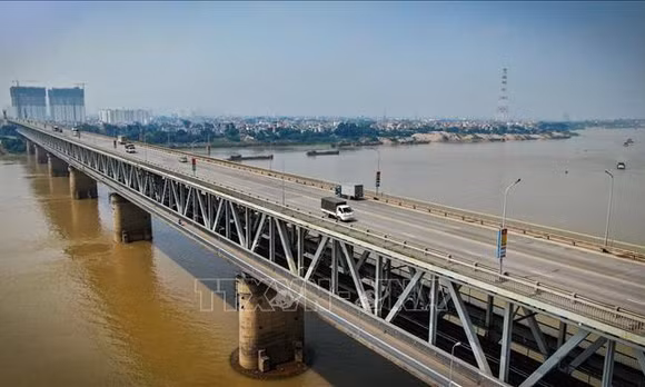 Hà Nội bổ sung phương tiện được lưu thông qua cầu Thăng Long