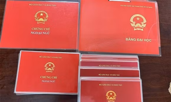 Triệt phá đường dây bán bằng giả, thu lời bất chính gần 3 tỷ đồng