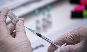 Người đàn ông tiêm 217 mũi vaccine COVID-19 mà không gặp tác dụng phụ