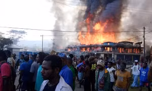 Một ngày sau khi Papua New Guinea ban bố tình trạng khẩn cấp 