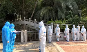 Người về từ vùng có dịch COVID-19, đã tiêm đủ liều vaccine thì tự theo dõi sức khoẻ tại nhà 7 ngày