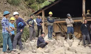Sập tường khi dỡ nhà, 5 người chết tại chỗ, 2 người bị thương