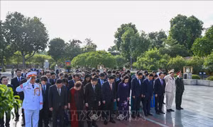 Lãnh đạo TP Hà Nội dâng hương Đức Thái Tổ Lý Công Uẩn và viếng Lăng Chủ tịch Hồ Chí Minh