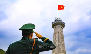 Lễ Thượng cờ và gắn biển công trình Cột cờ A Pa Chải
