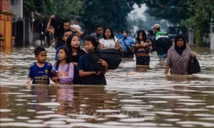 Hàng nghìn người phải sơ tán do lũ lụt nghiêm trọng ở Indonesia