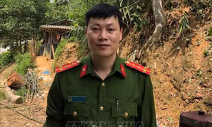  Phó Trưởng công an xã ở Tuyên Quang dũng cảm cứu người bị lũ cuốn