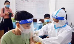 Khi nào Việt Nam tiêm bổ sung mũi 3 vaccine phòng COVID-19?
