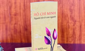 Ra mắt tập thơ 'Hồ Chí Minh - Người tin ở con người'
