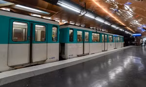 Đâm dao liên hoàn tại Paris khiến 3 phụ nữ bị thương