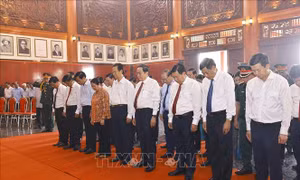 Chủ tịch Quốc hội tri ân các Anh hùng liệt sỹ, người có công tại tỉnh An Giang