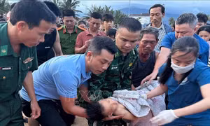 Kịp thời cứu sống cháu bé bị đuối nước khi tắm biển