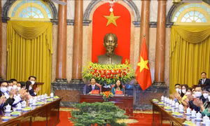 Phó Chủ tịch nước gặp mặt thầy, cô giáo tham dự Chương trình 'Chia sẻ cùng thầy cô'