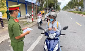 Công an Bạc Liêu triển khai đăng ký cấp giấy đi đường bằng mã QR