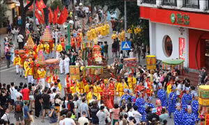 Lễ hội tôn vinh ông Tổ bách nghệ tại Phố cổ Hà Nội