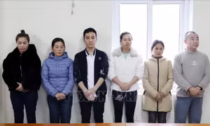 Khởi tố nhóm đối tượng tổ chức cho người khác trốn đi nước ngoài