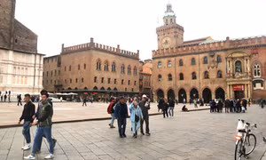 Hấp dẫn nét 'duyên ngầm' của thành phố Bologna