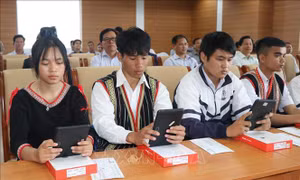 Đảm bảo điều kiện học tập cho học sinh vùng dân tộc thiểu số