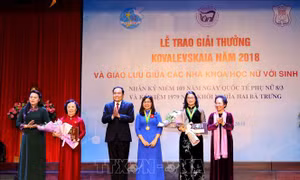 Giáo sư, Tiến sỹ Nguyễn Thị Lan nhận Giải thưởng Kovalevskaia năm 2018