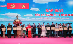 Quân chủng Hải quân gặp mặt báo chí đầu Xuân Ất Tỵ 2025