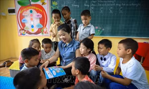Hòa Bình: Huyện vùng cao vượt bão lũ, đảm bảo cho học sinh đến trường